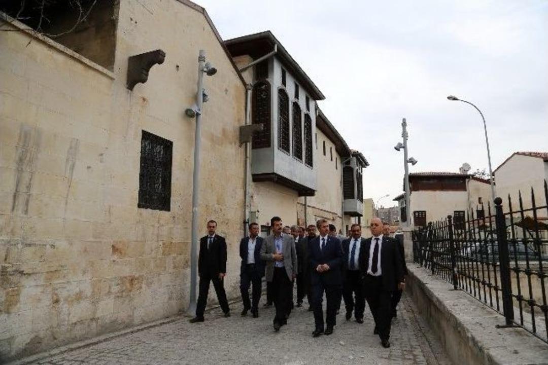 Meclis &Uuml;yelerinden Başkan Tahmazoğlu&rsquo;na &Ouml;vg&uuml;ler