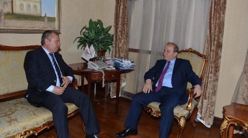 Devlet Tiyatroları Genel M&uuml;d&uuml;r&uuml; Kurt, Vali &Ouml;zt&uuml;rk&rsquo;&uuml; Ziyaret Etti