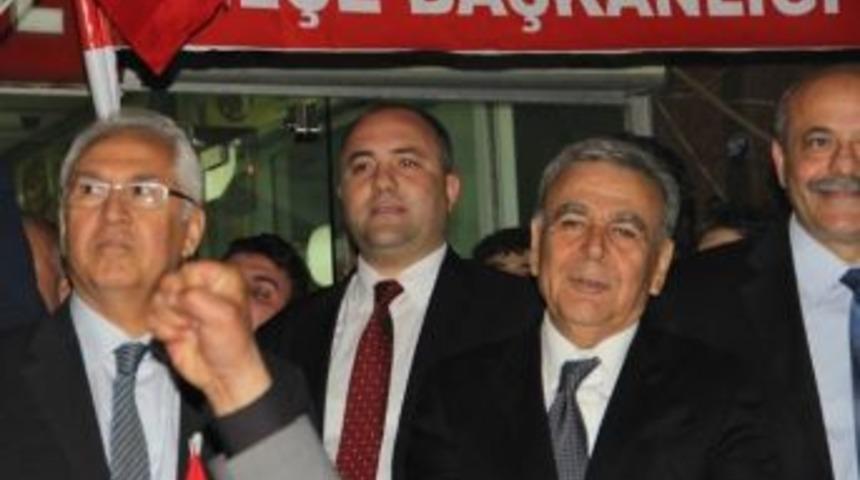 Chp İzmir İl Başkan Yardımcısı Ceyhan Kayhan Karabağlar'da