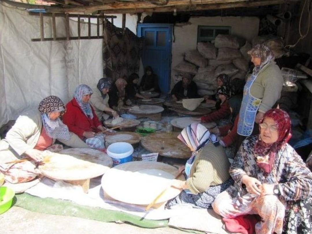 Hisarcık&rsquo;ta Kadınlar Hayır İşinde Bir Araya Geldi