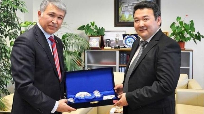 Trakya G&uuml;mr&uuml;k Ve Ticaret B&ouml;lge M&uuml;d&uuml;rl&uuml;ğ&uuml;&rsquo;ne Kırgız Heyetten Ziyaret