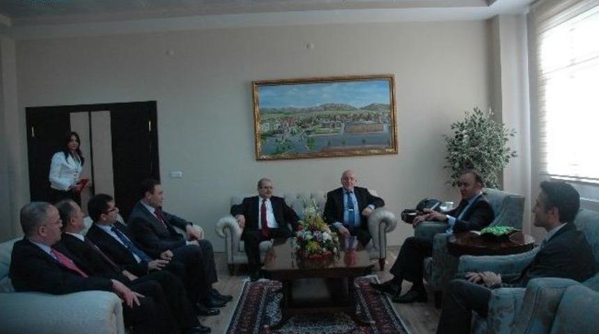 Vakıfbank Genel M&uuml;d&uuml;r&uuml;&rsquo;nden Vali Altıparmak&rsquo;a Ziyaret