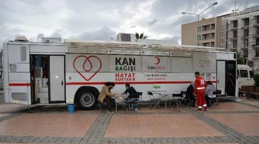 &Ccedil;eşme'de Kan Bağış Kampanyası İlgi G&ouml;rd&uuml;