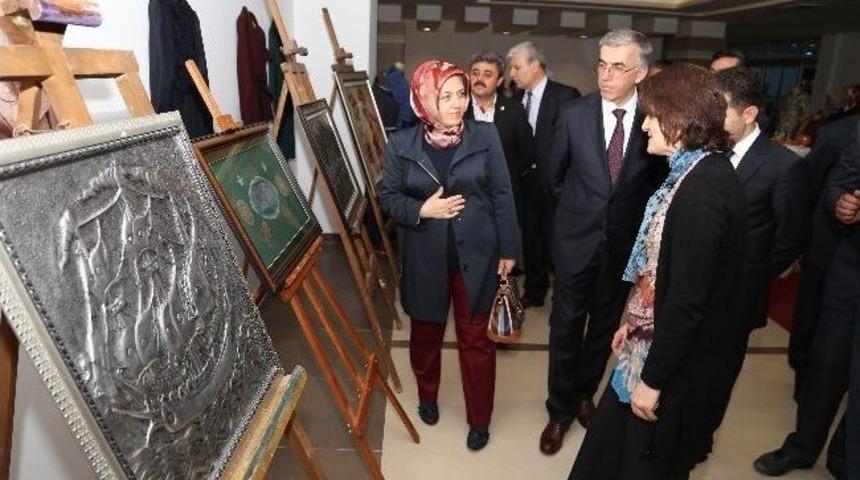 Halk Eğitim Merkezi El Sanatları Sergisi Açıldı