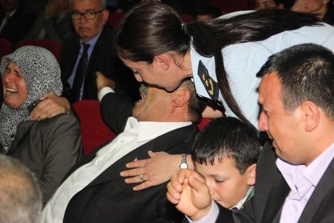 Şehit Babası, Devlet &Ouml;v&uuml;n&ccedil; Madalyası T&ouml;reninde Fenalık Ge&ccedil;irdi