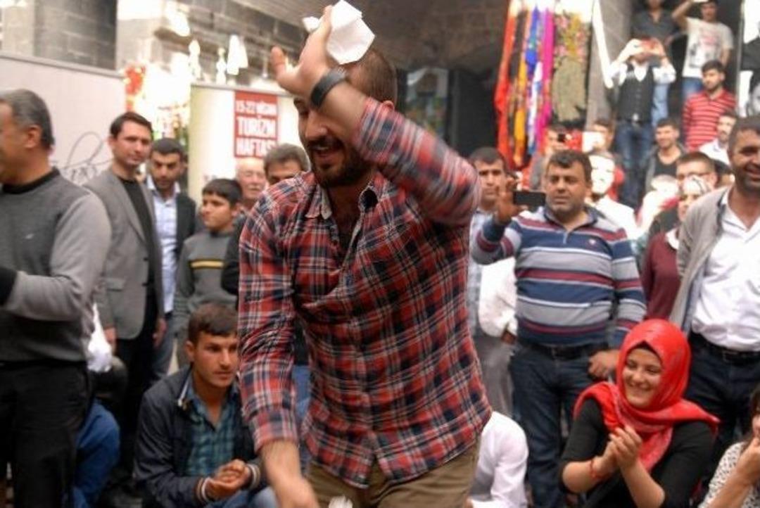 &Ccedil;&ouml;z&uuml;m S&uuml;reci Diyarbakır'ı Şenlendirdi