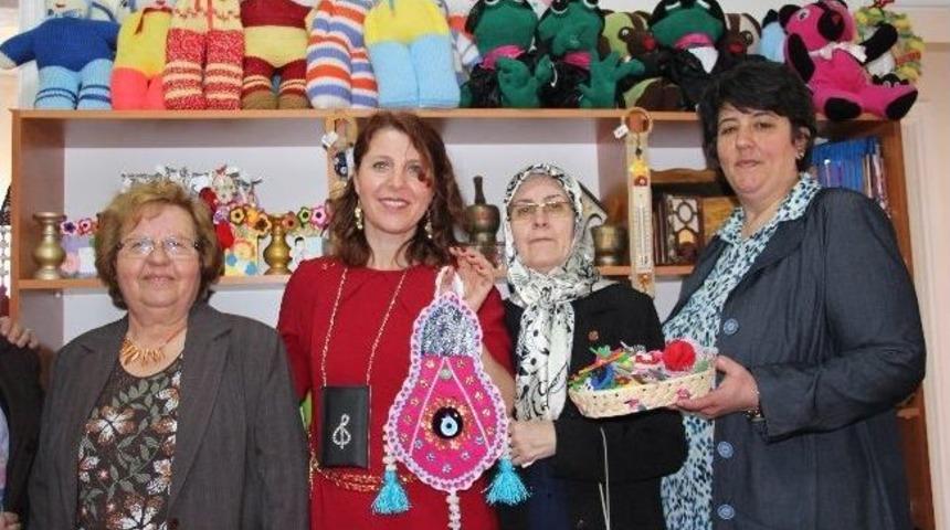 Manisalı Kadınlar El Emeği G&ouml;z Nuru Eserlerini Nakde D&ouml;n&uuml;şt&uuml;recek