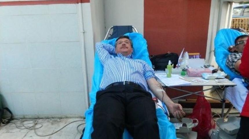 Kutlu Doğum Haftası&rsquo;nda Cami Cemaatinden Kan Bağışı