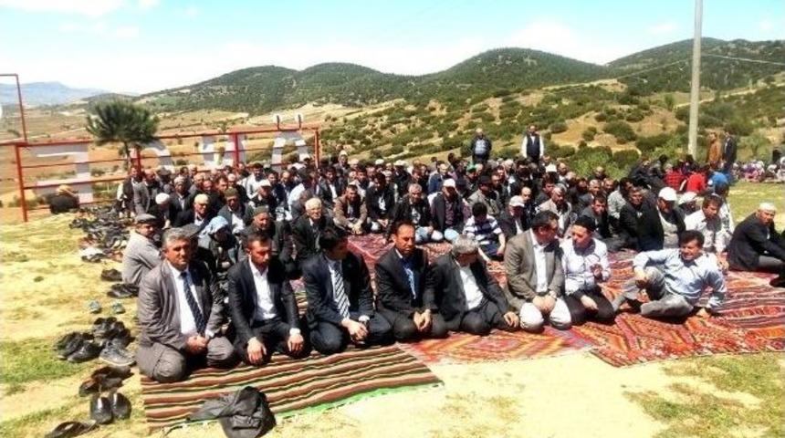 Sarıg&ouml;l'de Bir Mahalle Yağmur Duasına &Ccedil;ıktı