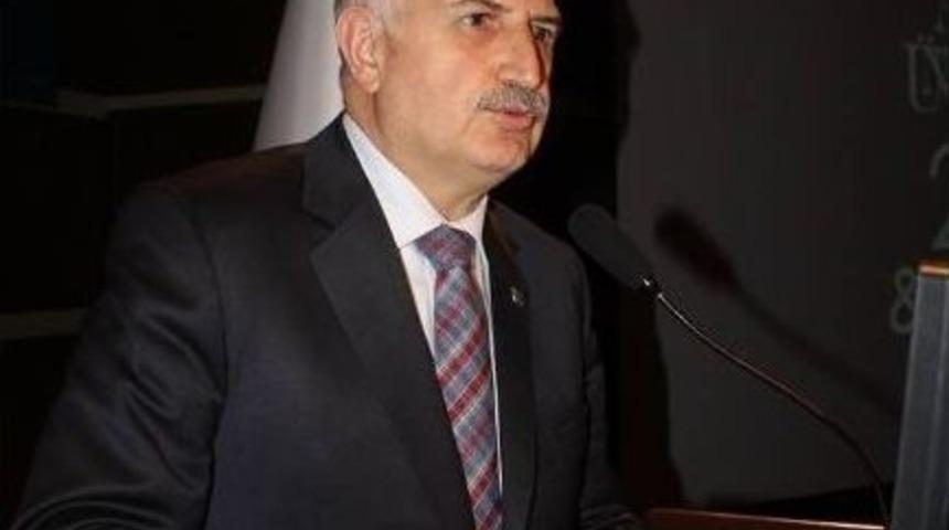 Atat&uuml;rk &Uuml;niversitesinde &ldquo;bilimsel Teşvik Ve Akademik Giysi T&ouml;reni&rdquo;