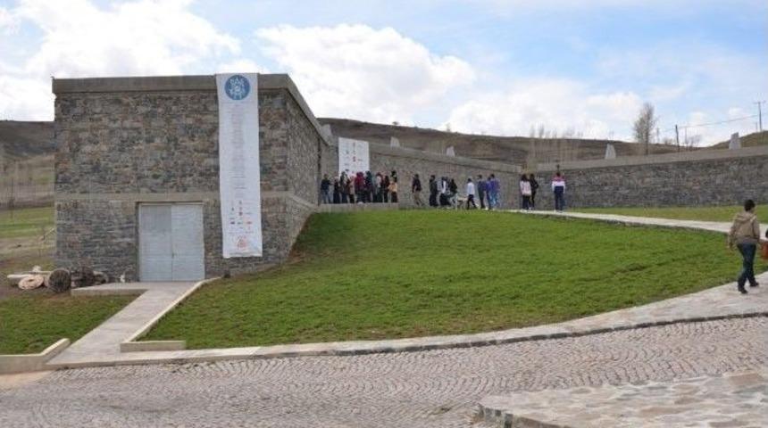 Bayburt &Uuml;niversitesi &Ouml;ğrencilerinden Baksı M&uuml;zesine Ziyaret
