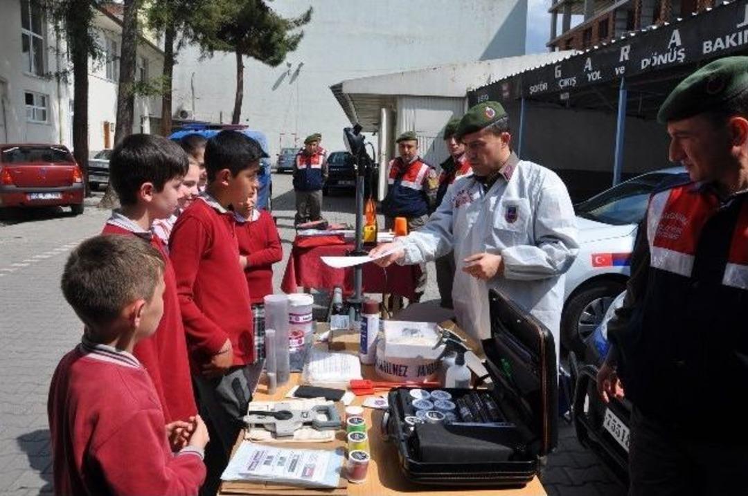 &Ouml;ğrenciler Jandarmada