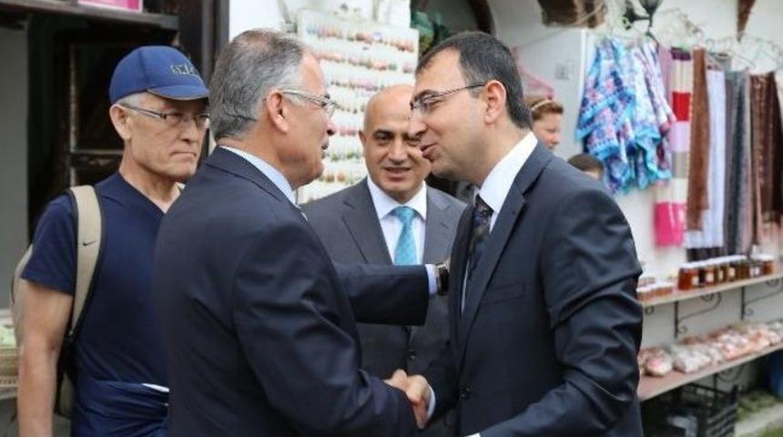 Vali Toprak Ve Başkan Bakıcı Birlikte Kurdele Kesti