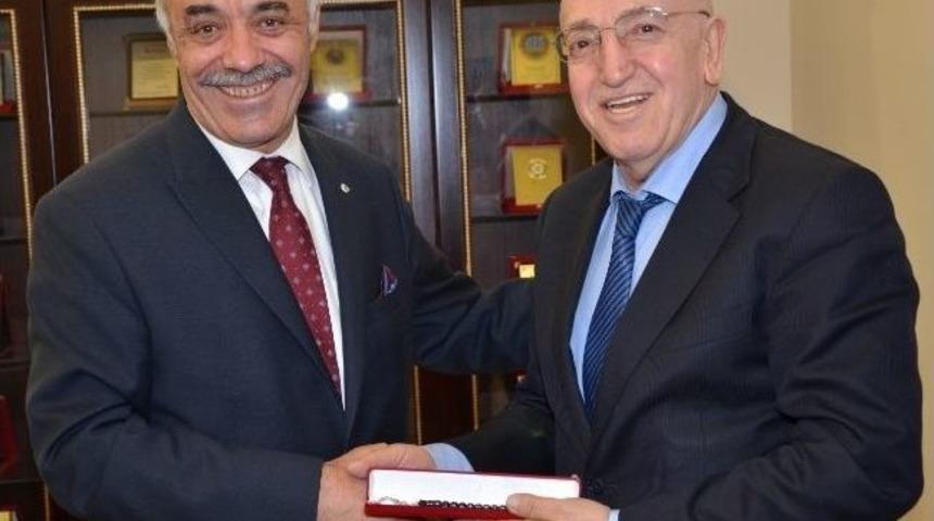 Vakıfbank Genel M&uuml;d&uuml;r&uuml; Aydoğan&rsquo;dan, Başkan Y&uuml;celik&rsquo;e Ziyaret