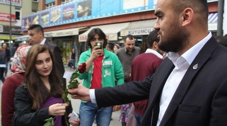 Alperenler G&uuml;l Dağıttı