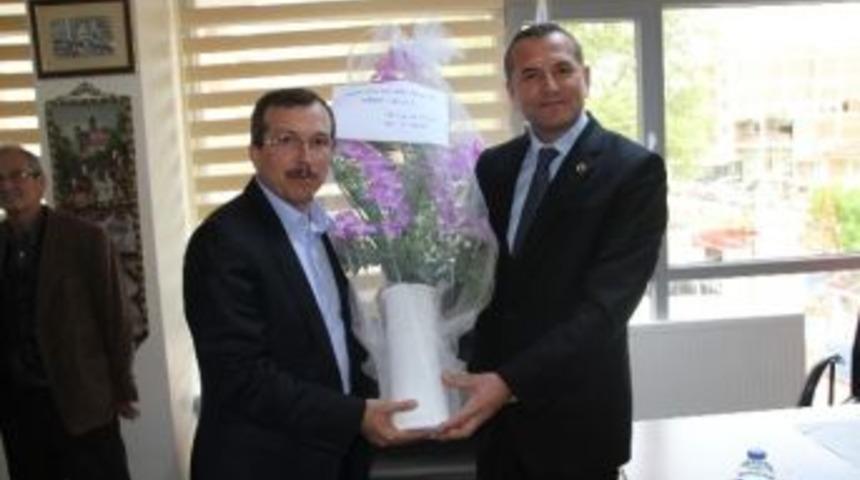 Ak Parti Manisa Milletvekili Aydemir, Başkan Mergen'i Kutladı