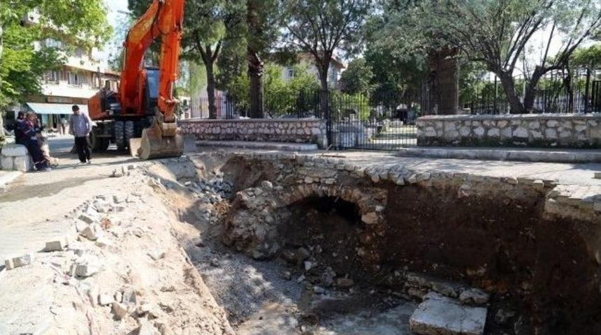 Milas'ta Saklı K&ouml;pr&uuml; G&uuml;n Y&uuml;z&uuml;ne &Ccedil;ıkarılacak