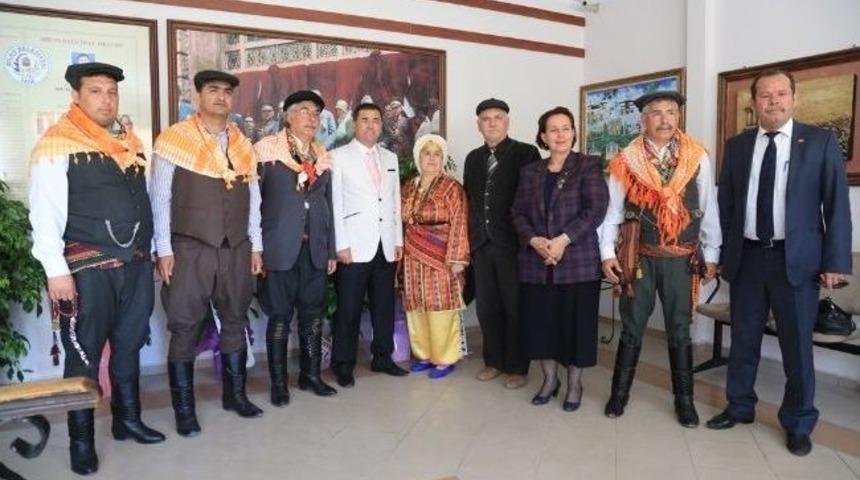 Milaslı Y&ouml;r&uuml;klere Dernek Binası Dar Geldi