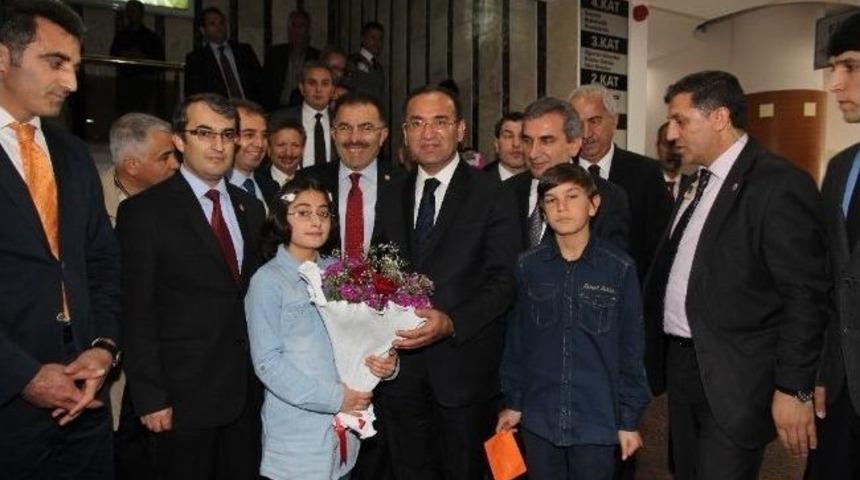 Yozgat &Ccedil;ocuk Evleri &Ccedil;ocukları, Bakan Bozdağ&rsquo;ı Evlerine Davet Etti