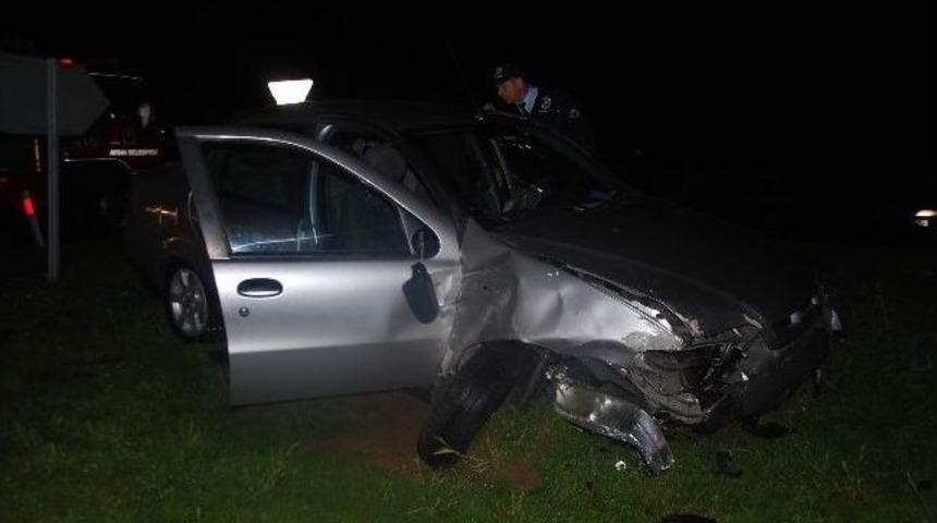 Aydın'da Trafik Kazası, Aydın-muğla Yolunda Meydana Gelen Trafik Kazasında 3 Kişi Yaralandı