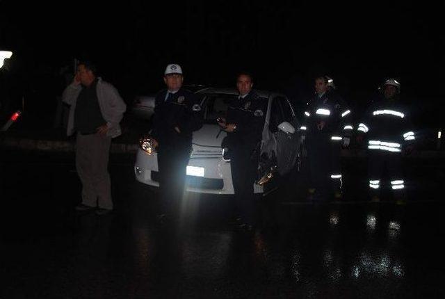 Aydın'da Trafik Kazası, Aydın-muğla Yolunda Meydana Gelen Trafik Kazasında 3 Kişi Yaralandı