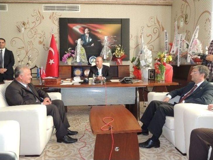 Ab Bakanı Çavuşoğlu’ndan Aksu Belediyesi'ne Ziyaret
