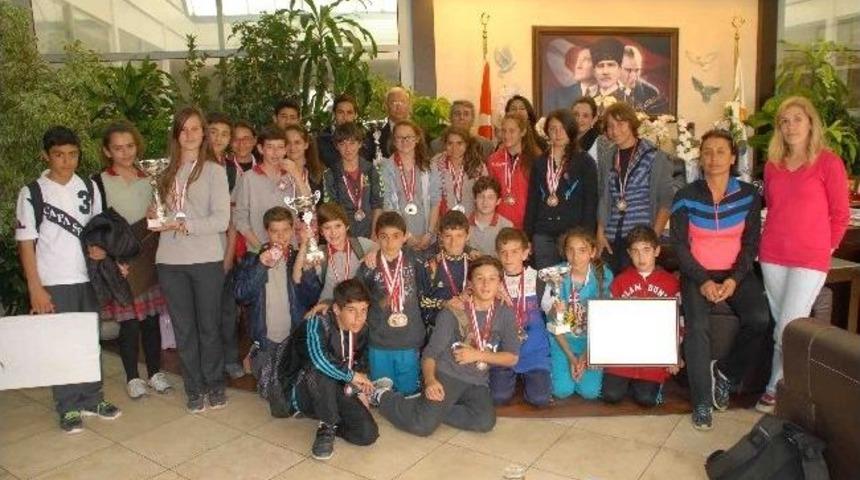 Madalya Avcılarından Kuşadası Belediyesi&rsquo;ne Ziyaret