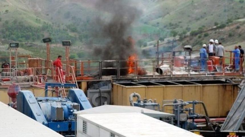 Petrol Kuyusunda Yangın &Ccedil;ıktı