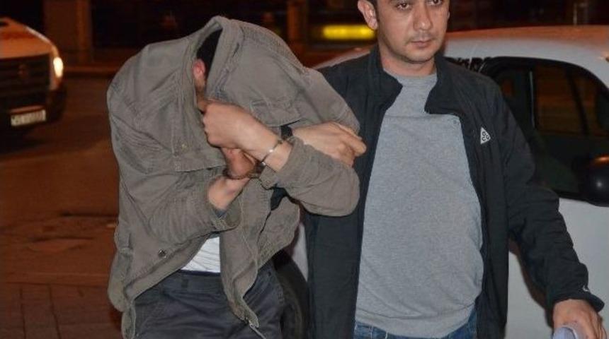 Otoparktaki Ara&ccedil;lardan Lastik &Ccedil;alan Hırsızlar Yakalandı