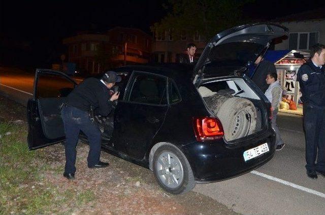 Otoparktaki Araçlardan Lastik Çalan Hırsızlar Yakalandı