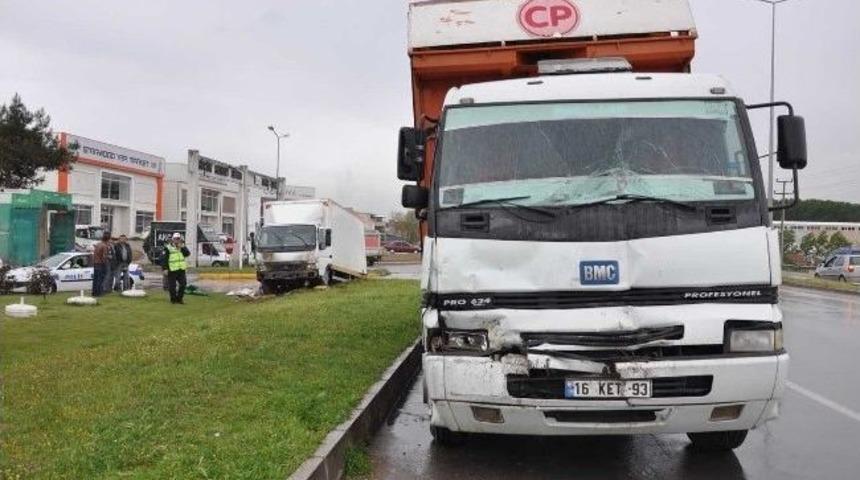 Frenleri Boşalan Kamyon Dehşet Sa&ccedil;tı: 1 Ağır Yaralı