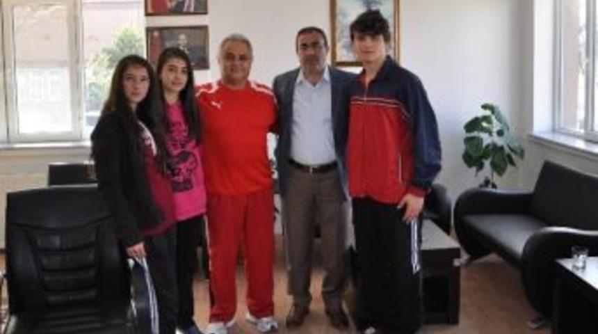 Taekwondoculardan &Uuml;nl&uuml;er&rsquo;e Ziyaret