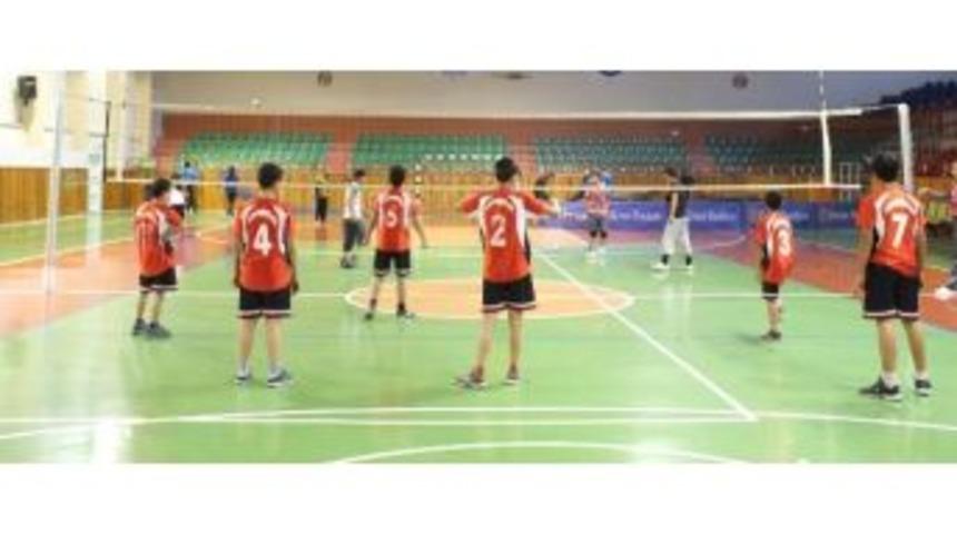 Yıldız Erkekler Voleybol Grup Birinciliği M&uuml;sabakaları Sona Erdi