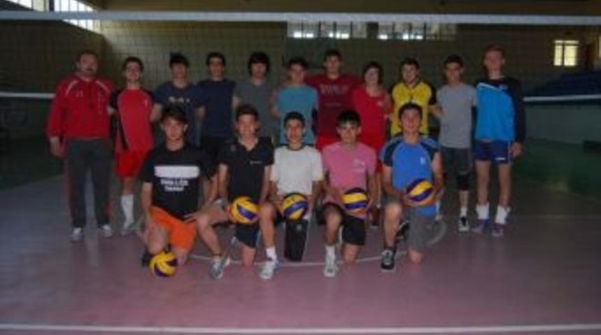 Manisalı Gen&ccedil; Voleybolcular Finale Gidiyor