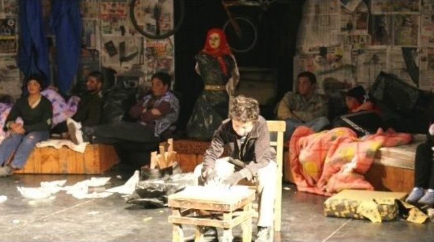 Sokak &Ccedil;ocuklarını Polisler Oynadı