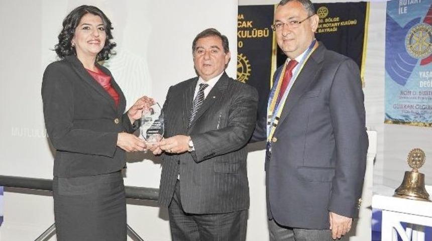 Rotaryenlerin &Ouml;d&uuml;l&uuml; &Ouml;zden'in Oldu