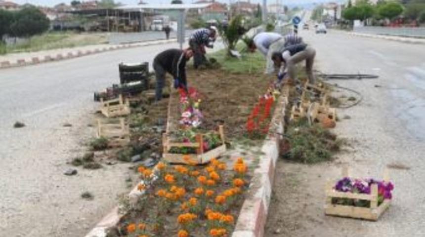 K&ouml;pr&uuml;başı &Ccedil;i&ccedil;ekleniyor