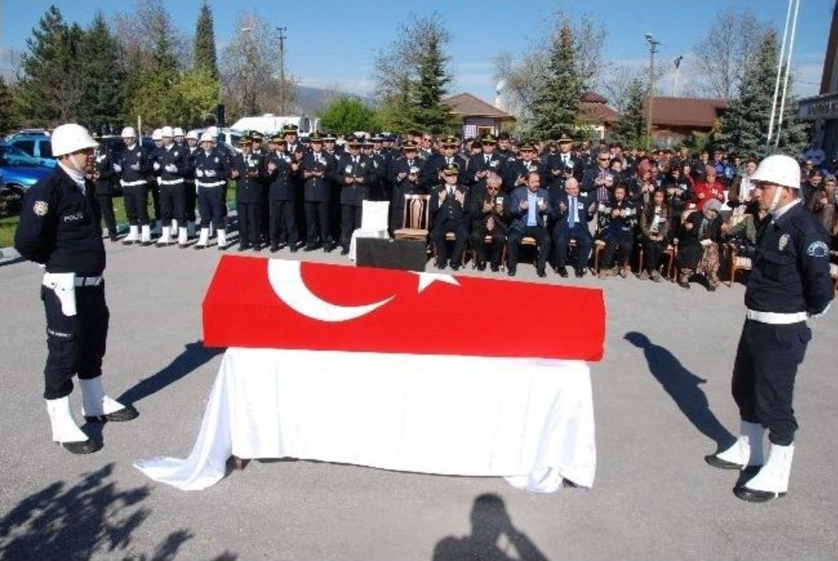Kalp Krizi Sonucu Hayatını Kaybeden Polis Memuru İ&ccedil;in T&ouml;ren D&uuml;zenlendi