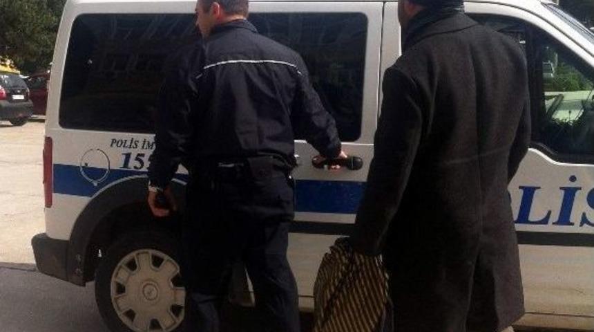 Yolda Kalan Adamı, Polisler Memleketine G&ouml;nderdi