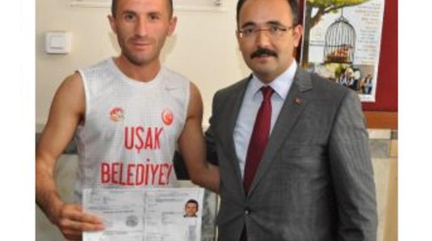 Maratoncu Akın Yeniceli, Uşak Belediyesi İ&ccedil;in Ter D&ouml;kecek
