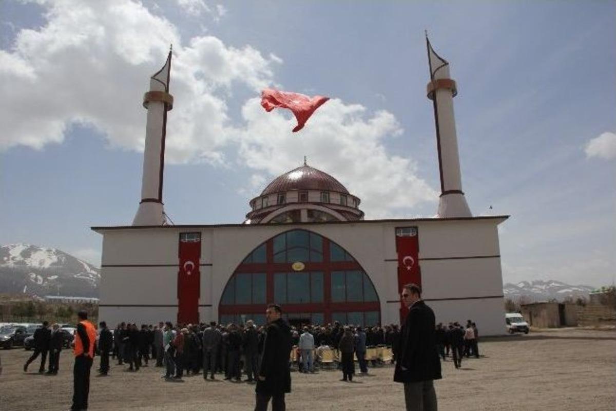 Erzurum Atat&uuml;rk &Uuml;niversitesi Cami Dualarla İbadete A&ccedil;ıldı