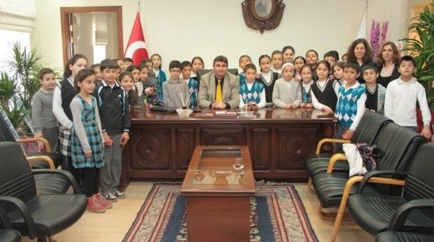 Kulalı Minikler &Ccedil;ocuk Bayramı &Ouml;ncesinde Başkan Tosun'u Ziyaret Etti