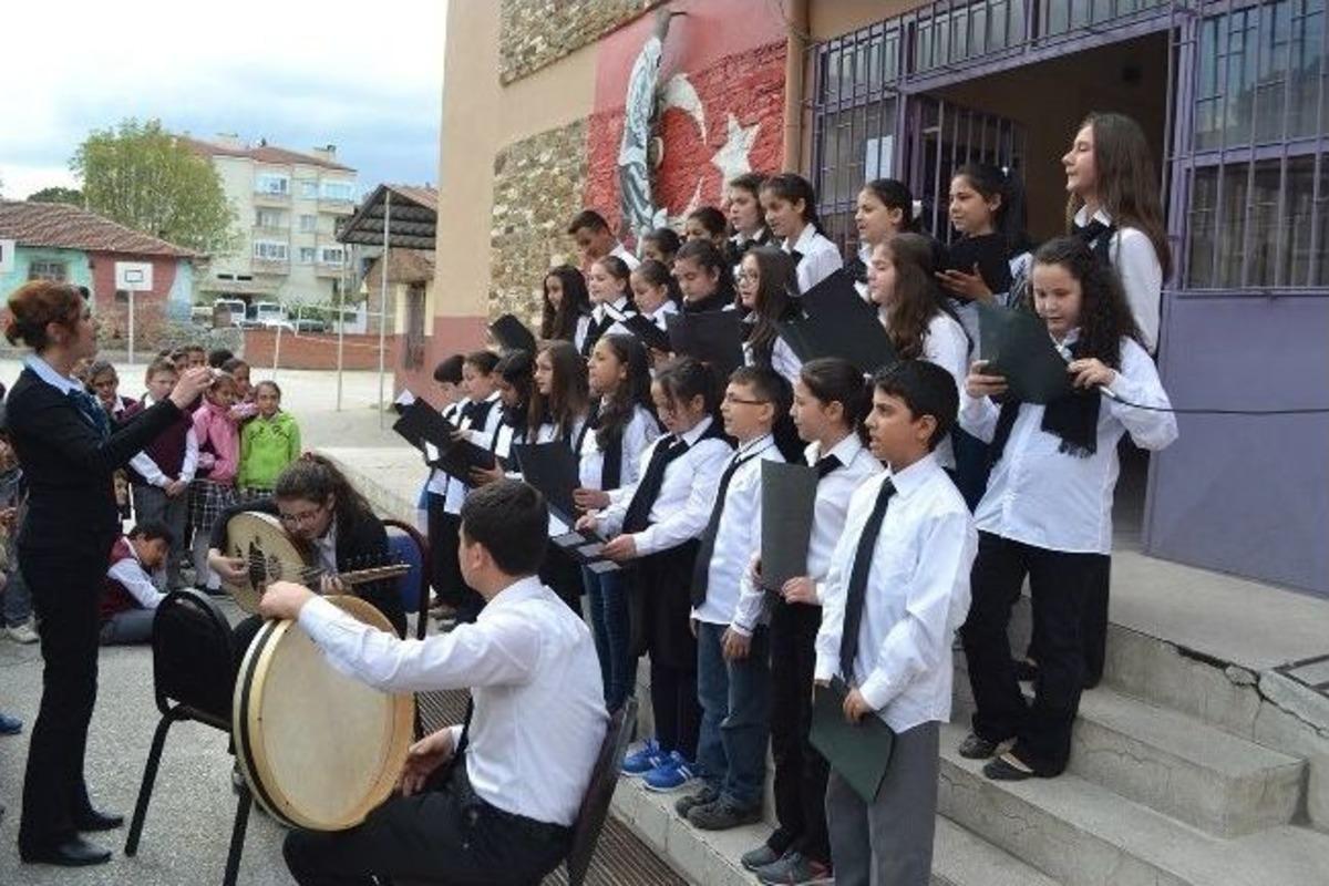 Kula 4 Eyl&uuml;l Ortaokulu'nda Kutlu Doğum &Ccedil;oşkusu