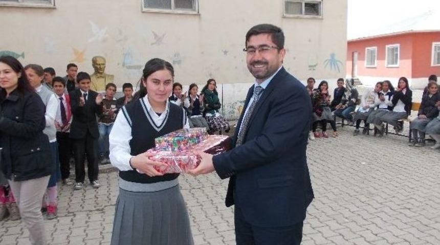 &Ouml;zalp İl&ccedil;esi'ne Bağlı Emek Mahallesi'nde İlk Kez Kutlu Doğum Etkinliği D&uuml;zenlendi
