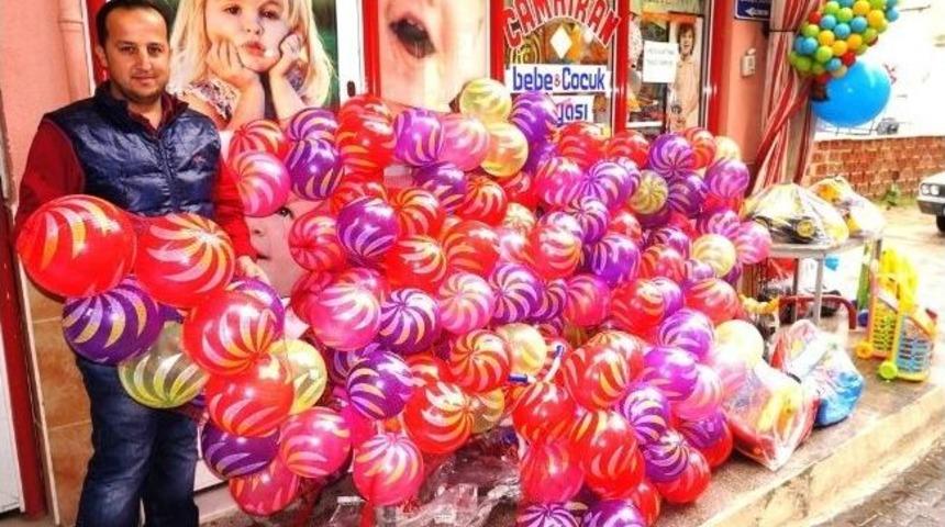Sarıg&ouml;ll&uuml; Oyuncak&ccedil;ı, 23 Nisan İ&ccedil;in 500 Top Dağıtıyor