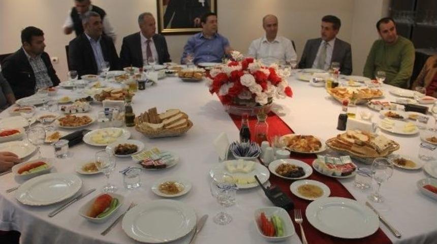 Hakkari Emniyet M&uuml;d&uuml;rl&uuml;ğ&uuml;&rsquo;nden Basına Kahvaltı
