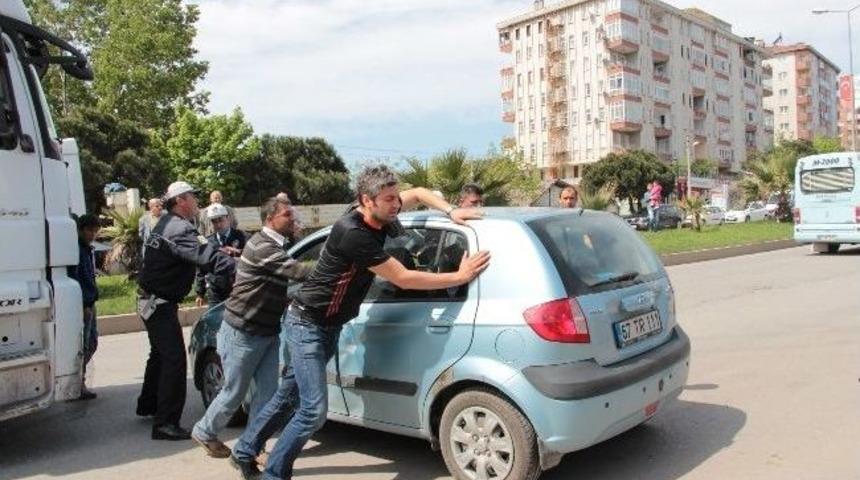 Otomobil Tır&rsquo;ın Altında Kaldı: 2 Yaralı