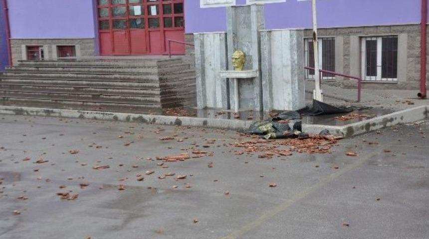 Konya Ve İl&ccedil;elerinde Şiddetli R&uuml;zgar