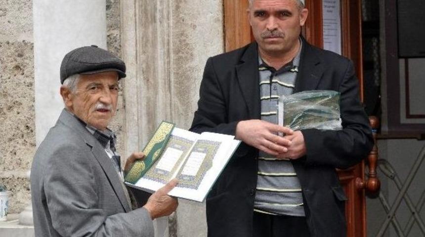 Bolu&rsquo;da 700 Kur'an-ı Kerim Hediye Edildi