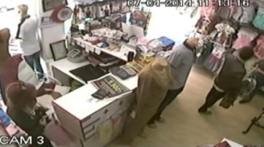 &Ccedil;aldığı Paralarla Aynı D&uuml;kkandan Alışveriş Yaptı